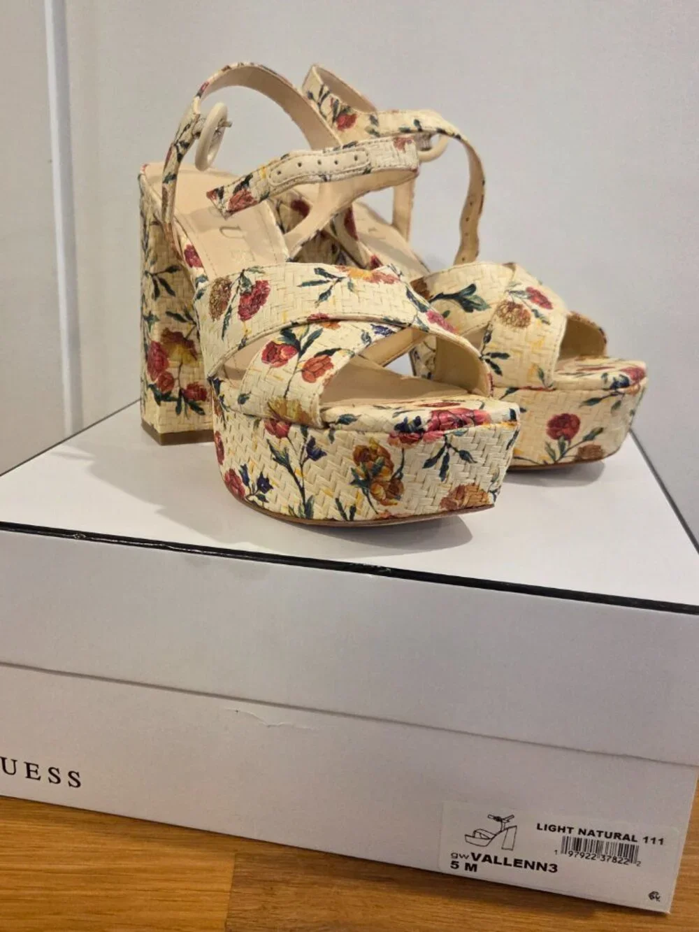 GUESS Vallenn3 Floral Platform Sandals – Natural Floral